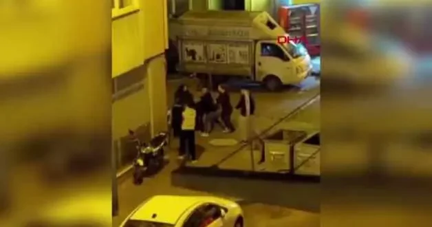 Akrabalar birbirine girdi: Sokak boks ringine döndü