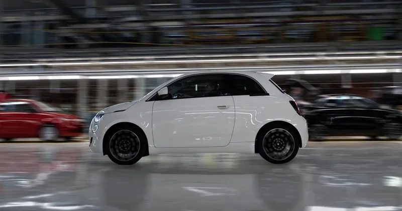 İtalyan cüce Berlin sokaklarını ele geçirdi! Alman otomotivi bu minik in önünde diz çöktü