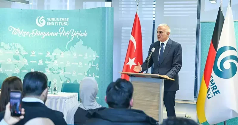 Bakan Ersoy, Berlin de Yunus Emre Enstitüsü nü ziyaret etti