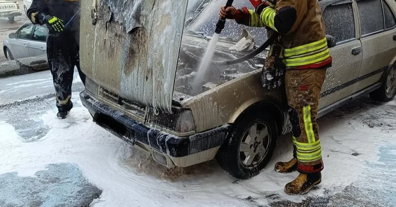 Dörtyol’da bir araç alevlere teslim oldu