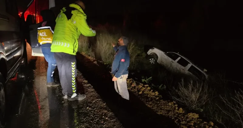 Kamyonet şarampole yuvarlandı: Yaralanan sürücü hastaneye gitmeyi reddetti