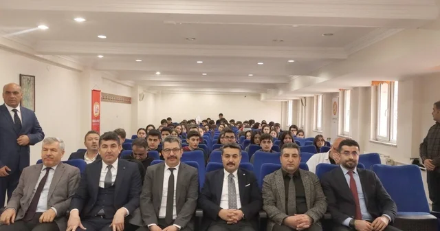 Öğrencilere su bilinci aşılandı Sivas ta Suyun İzinde Projesi kapsamında düzenlenen panelde, suyun bilinçli kullanımı ve iklim değişikliğinin su kaynaklarına etkisi ele alındı. Sivas Haberleri