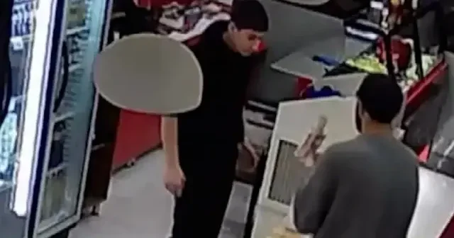 Elazığ da dürüme kendi kıllarını koyup hesap ödemeden kaçtı VİDEO İZLE