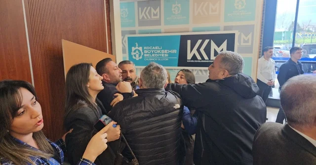 CHP li meclis üyesinden ağza alınmayacak küfürler Meclis üyeleri birbirine girdi, o anlar kamerada Kocaeli Haberleri