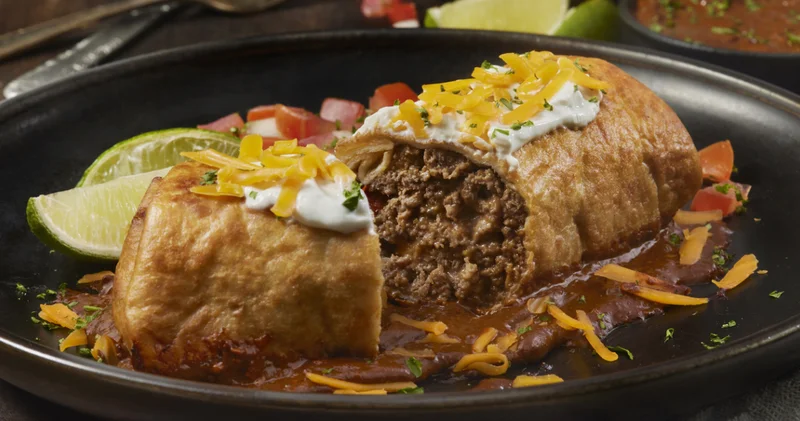 Akşam yemeğine farklı bir dokunuş katın: Lavaşın içine saklanan Meksika lezzeti kıymalı burrito tarifi!