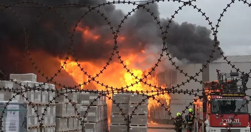 Yapı market deposundaki yangın kontrol altında