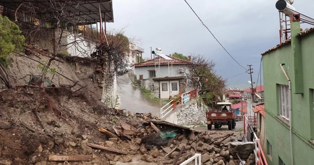 Kuvvetli yağışa dayanamadı, çöktü Aydın Haberleri