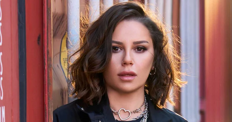 Ünlü şarkıcı Merve Özbey’in acı günü!