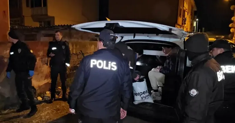 Gece yarısı baskında yakalandılar: Aralarında çocuklar da var Gündem Haberleri