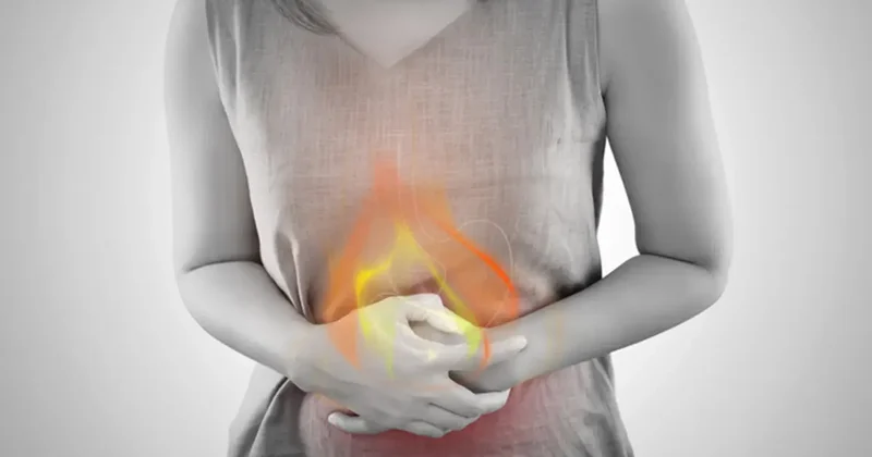 Reflüyü tetikleyen iki gizli düşman! Mideyi alev alev yakıyor