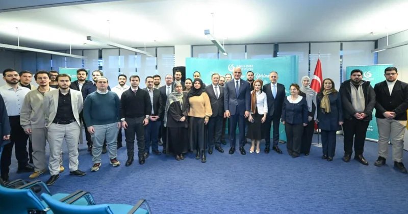 Bakan Ersoy, Berlin de Türkçe öğrenen gençlerle buluştu