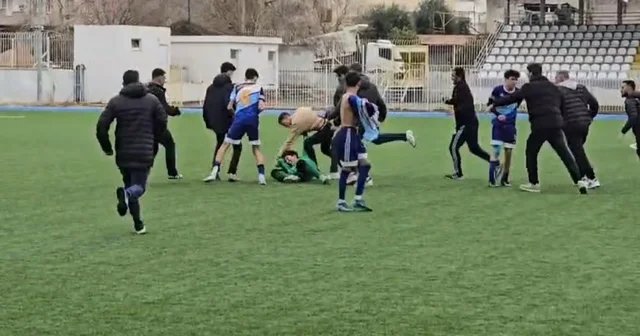 Liselilerin futbol turnuvasında kavga Adana Haberleri