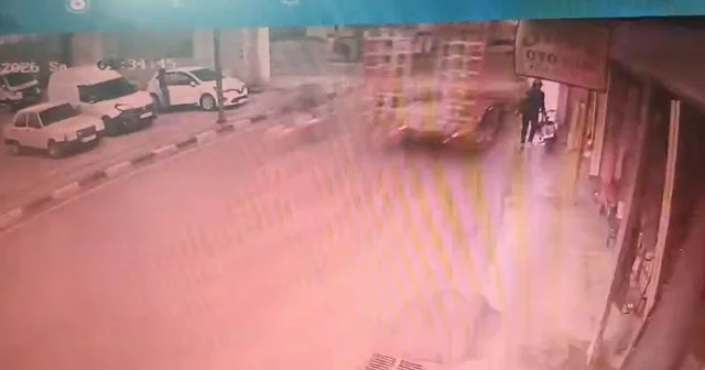 Manisa da kamyonun üzerindeki iş makinesi lise öğrencisine çarptı Manisa Haberleri