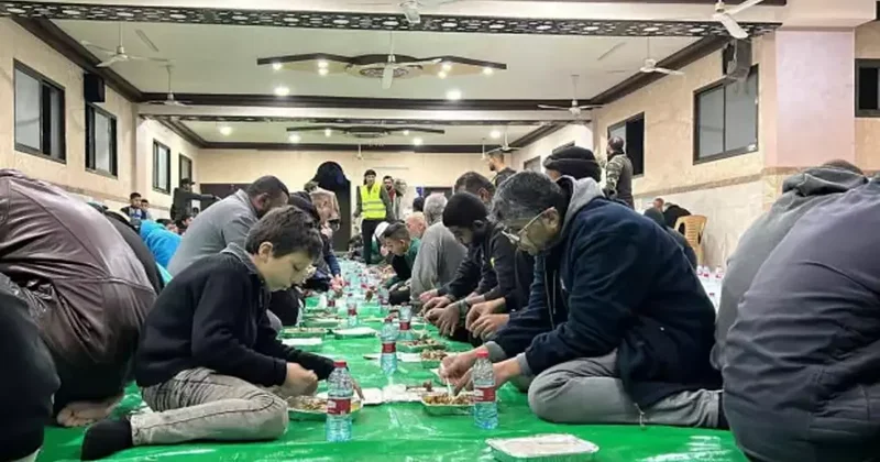 İHH her gün 165 bin Gazzeliye iftar yemeği dağıtıyor