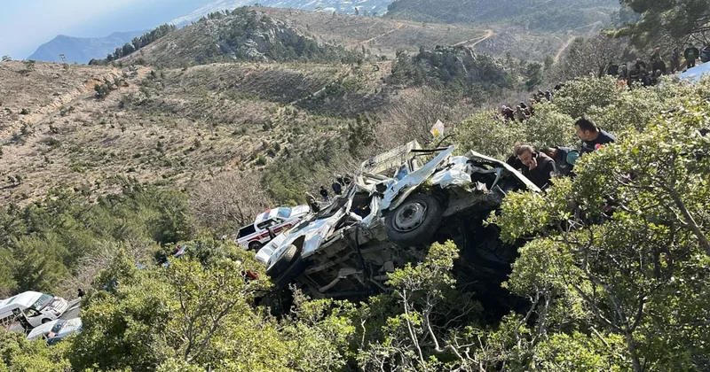 Mersin de can pazarı! İşçi servisi uçuruma yuvarlandı:: Çok sayıda ölü ve yaralı var Sözcü Gazetesi