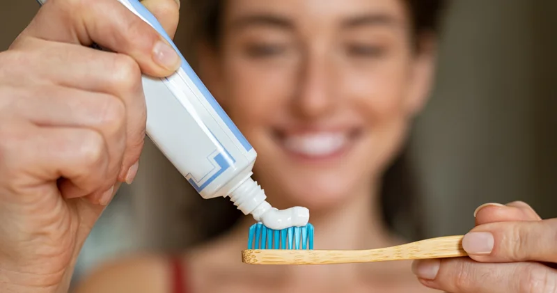 Diş fırçalamak için acele etmeyin: Yemekten sonra beklemek neden önemli?