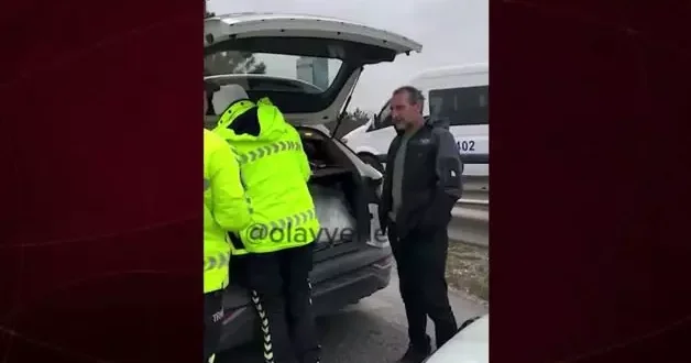 Drone destekli trafik denetimlerinde hatalı sürücü ekiplerle tartıştu