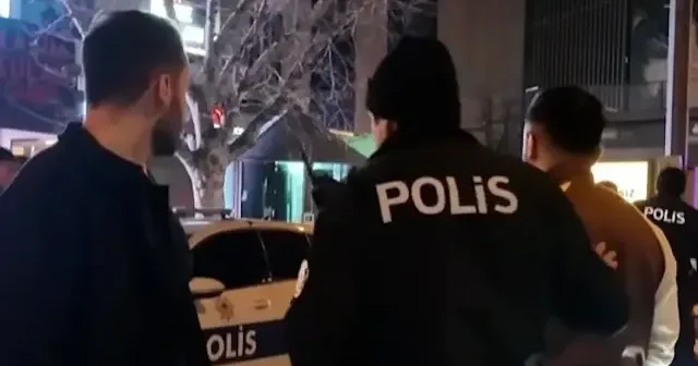 Trafik canavarına geçit yok: Kadıköy sahilinde makas atan sürücüye ağır fatura VİDEO İZLE