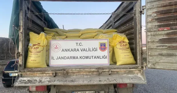 Ankara haberleri Ankara da çiftçinin hem cebini hem de tarlasını soyacaklardı: 30 ton ele geçirildi 12 Mart 2026