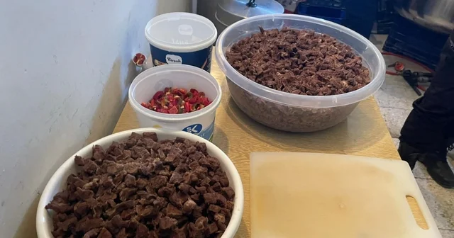 Bilecik te bodrum katta kaçak yemek üretimine zabıta baskını Bilecik Haberleri