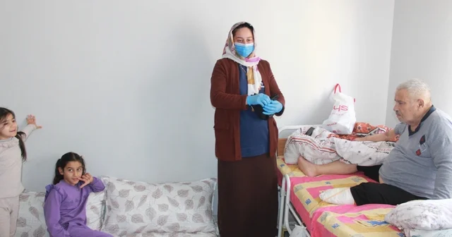 Vefakar gelin, 10 yıldır ayağı olmayan yatalak kayınpederine bakıyor Siirt Haberleri