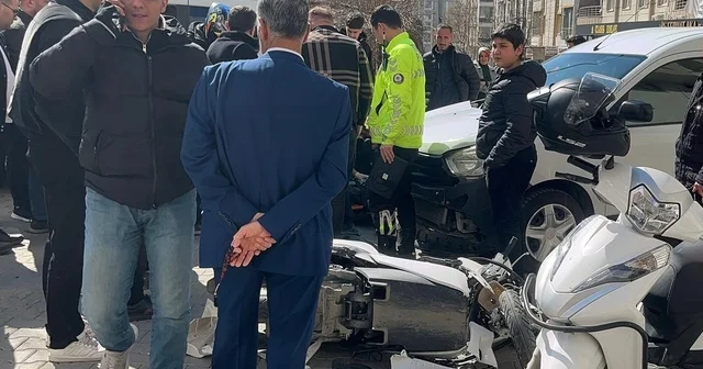Siirt te hafif ticari araçla çarpışan motosikletli yaralandı Siirt Haberleri