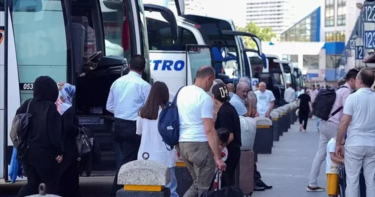 Ramazan Bayramı nın ara tatille birleşmesi otobüs bileti satışlarını artırdı