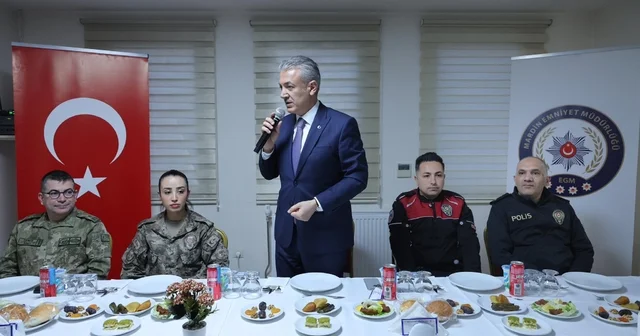 Mardin Valisi Akkoyun özel harekat polisleriyle iftar yaptı Mardin Haberleri