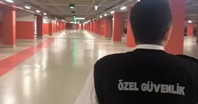 Hafız Güvenlik in otoparkta yankılanan Kur an tilaveti mest etti VİDEO İZLE