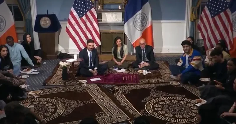 Tarihi an! New York Belediye Başkanı Mamdani, belediye konutunda iftar verdi
