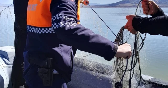 Işıklı Barajında kaçak avcılığa geçit yok 5 bin metre ağ ele geçirildi Denizli Haberleri