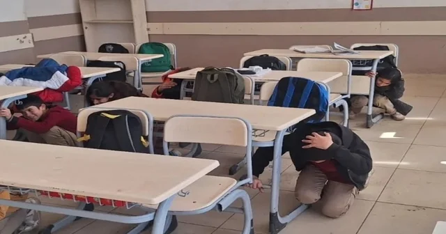 Şırnak ta ilkokul öğrencilerine AFAD dan hayat kurtaran afet eğitimi Şırnak Haberleri