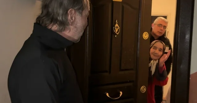 Alzheimer anne oğlunu unuttu, sokakta kalan oğlu için ekipler seferber oldu Aksaray Haberleri