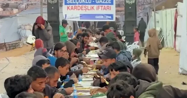 Gazze’de çadır kentte toplu iftar: Filistinliler Türkiye’ye teşekkür etti VİDEO İZLE