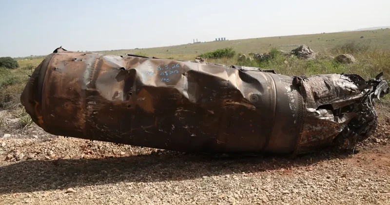 İsrail in başkentine düşen füze görüntülendi! Büyüklüğü dikkat çekti