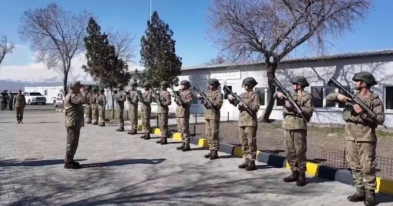 Kara Kuvvetleri Komutanı Orgeneral Tokel, İran sınırında incelemelerde bulundu