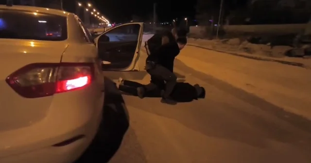 Otomobilin tamponunda 4 milyon liralık kaçak telefon ele geçirildi Şanlıurfa Haberleri