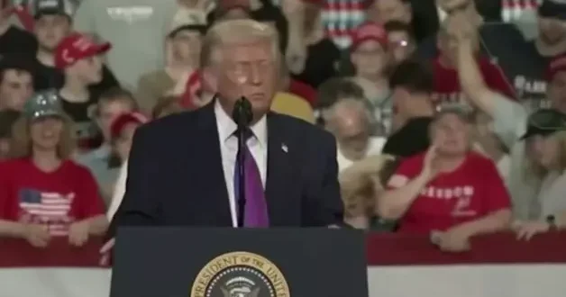 Trump’ın Kentucky’de düzenlediği mitingde fenalaşan seyirciye Türk Doktor Mehmet Öz müdahale etti