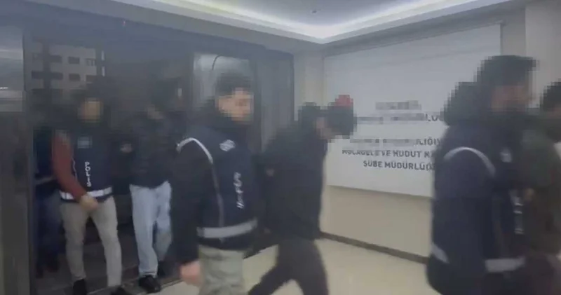 Yabancı uyruklulara ikamet için sahte belge hazırlayan 13 kişi yakalandı