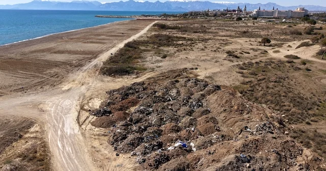 Caretta kumsalındaki temizlik çalışmasında 1500 lağım çukuru tespit edildi Antalya Haberleri