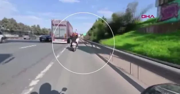 Ataşehir de motosiklet üzerinde kadına şiddet! Gençlerin ölümden döndükleri anlar kameraya yansıdı