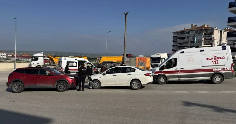 Edirne de 3 aracın karıştığı trafik kazası: 1 yaralı