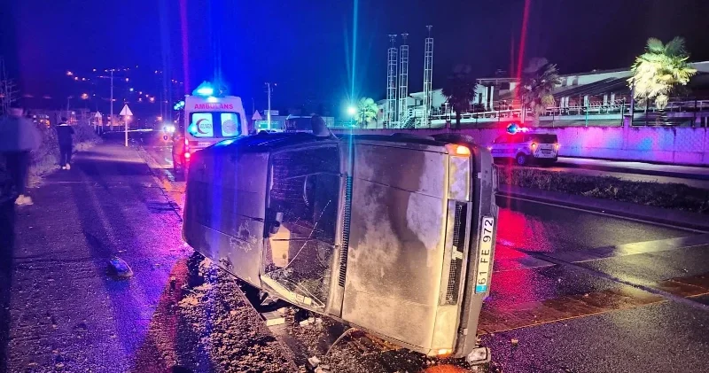 Trabzon’da trafik kazası: İki kişi yaralandı Gündem Haberleri