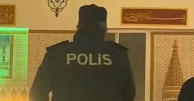Namaza giden ilçe emniyet müdürü müezzinlik yaptı VİDEO İZLE