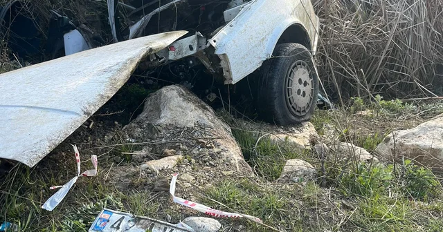 Otomobil şarampole yuvarlandı: Kardeşlerden 1 i öldü, 1 i yaralandı Konya Haberleri