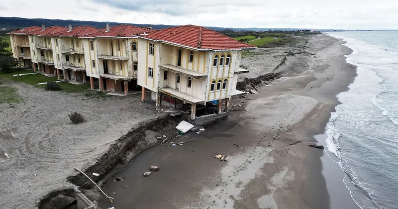 Korku filmi gibi tatil köyü! Deniz 100 metre içeri girdi villalar çöktü Sözcü Gazetesi