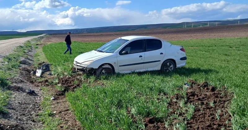 Çorum’da devrilen otomobilin sürücüsü yaralandı