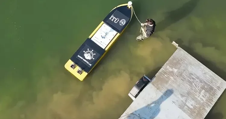 80 metrelik devasa gemi 1 metrekareye çakılacak! Türkiye den stratejik hamle