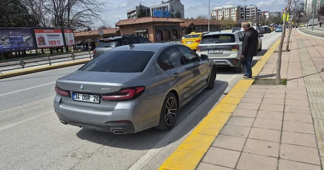 Yaya geçidinin önünde maddi hasarlı kaza Eskişehir Haberleri