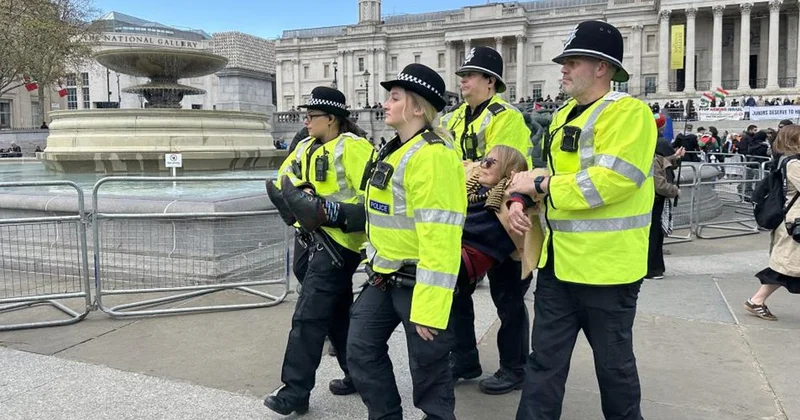 Londra da Filistin Eylemi Protestoları: 212 Gözaltı